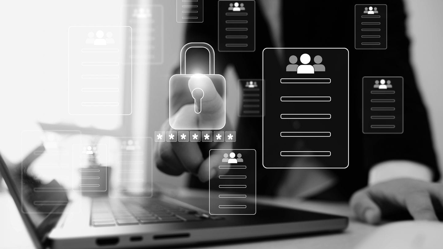 Interface de sécurité avec cadenas et protection des données utilisateur sur ordinateur portable.